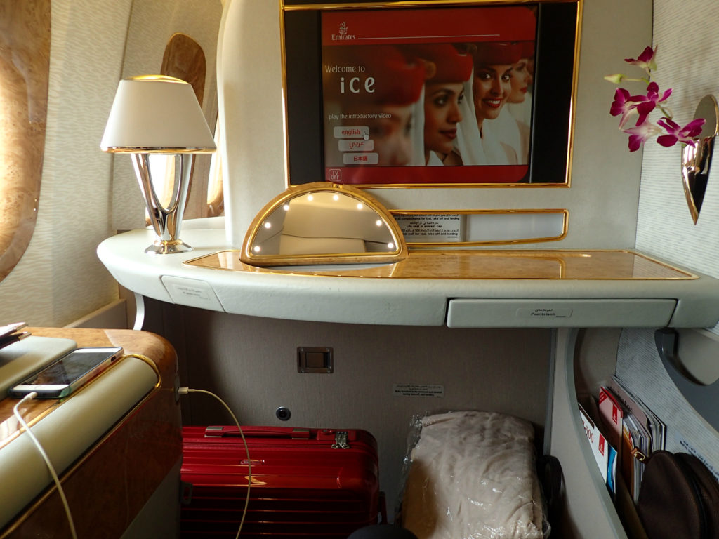 The Emirates' New 777 First-Class Suite : r/oddlysatisfying