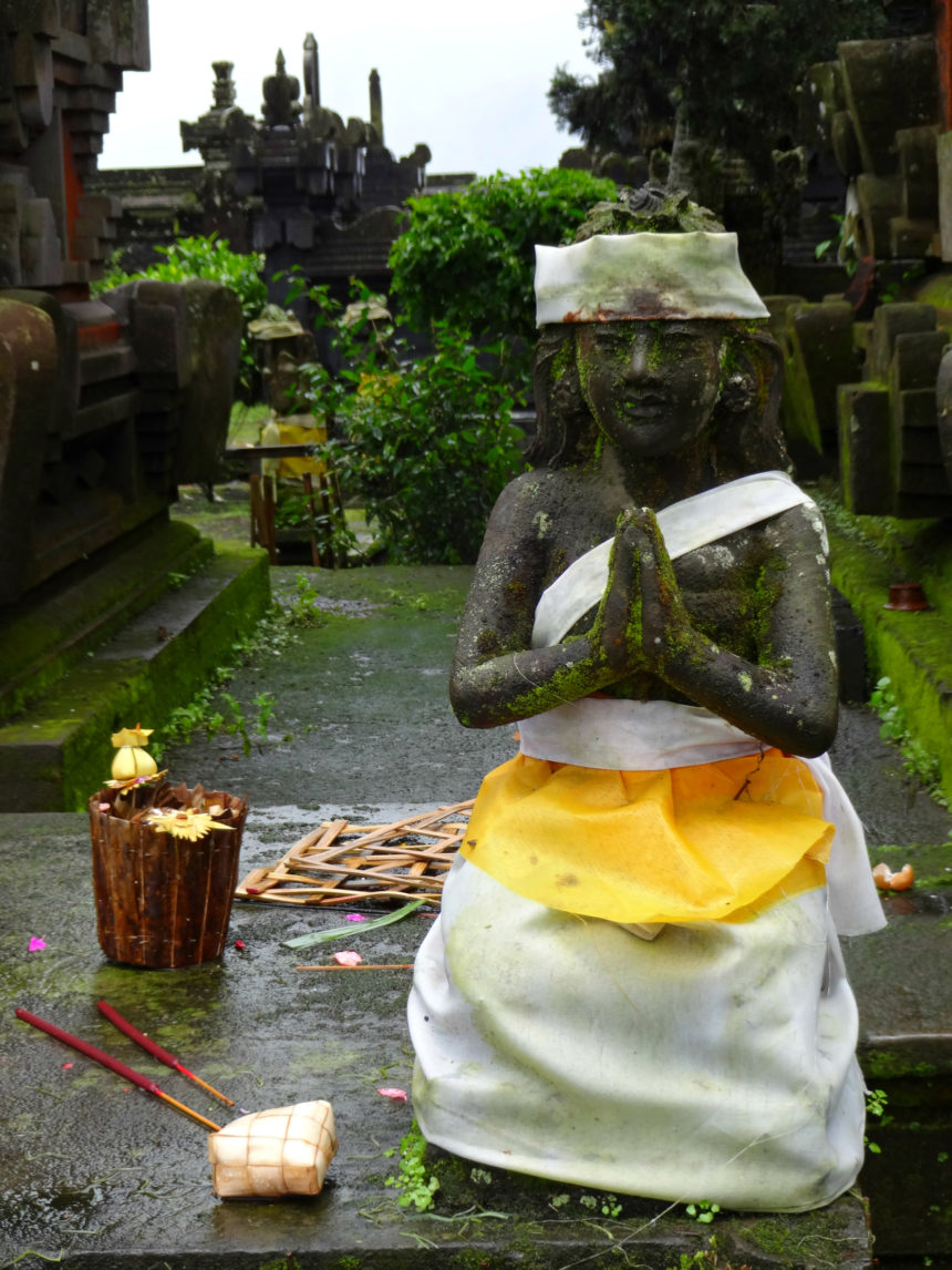 Bali: Making an Offering & Visiting Temples!