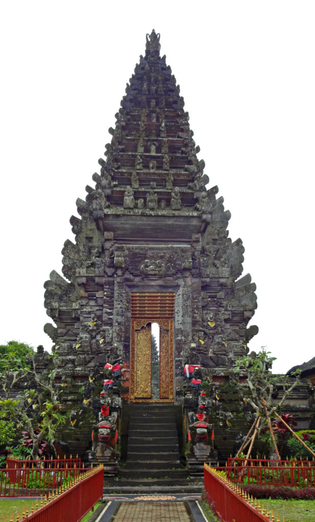 Enter Ulundanu Batur Temple